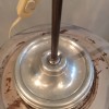 Charmante oude Franse bureau- of tafellamp met kap van opaline