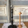 basic en chic hoedenstandaard hout zwart glazen bol
