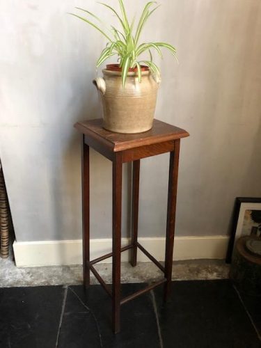 hoge houten plantentafel | Verkocht Beau & Co