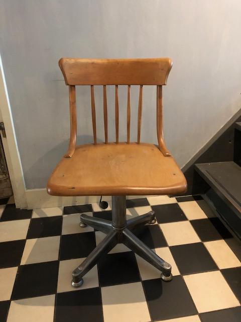 Hangen Minnaar vernieuwen Vintage draaibare bureaustoel | Verkocht | Beau & Co