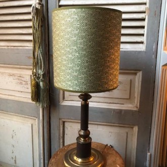 Stoer vintage tafellamp met handgemaakte kap