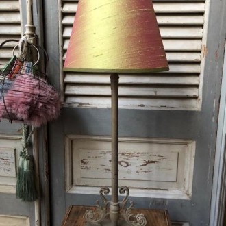 Brocante lamp met nieuwe zijde kap | Verkocht