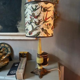 Handgemaakte lampenkap met vogels en mooie vintage voet | Verkocht